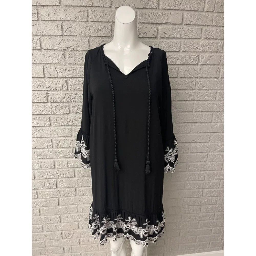 Chelsea & Theodore Black Dress With White Embroidered Accent Size M